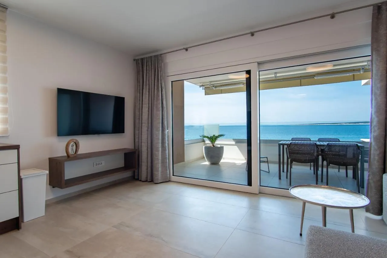 Apartments Mandre I 0*,
