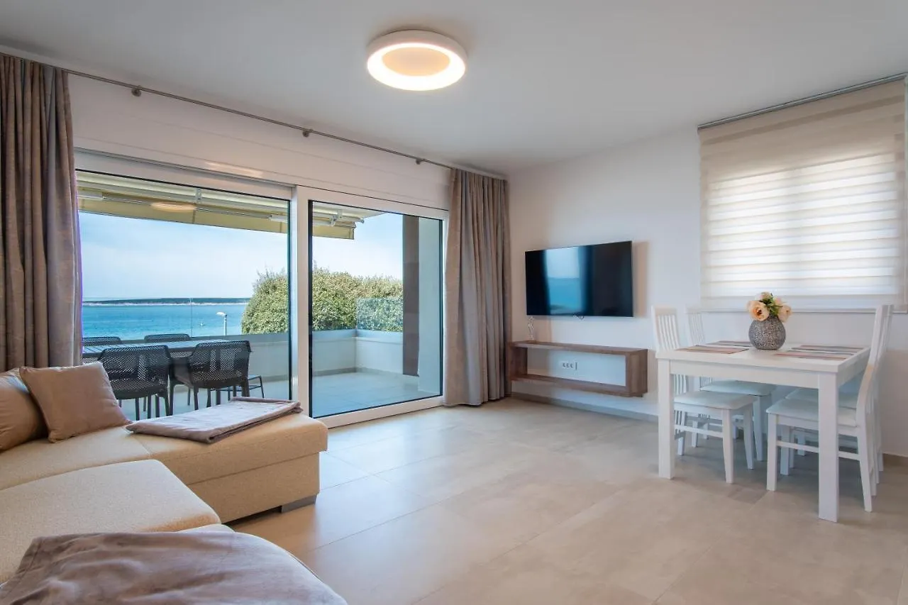 Apartments Mandre I