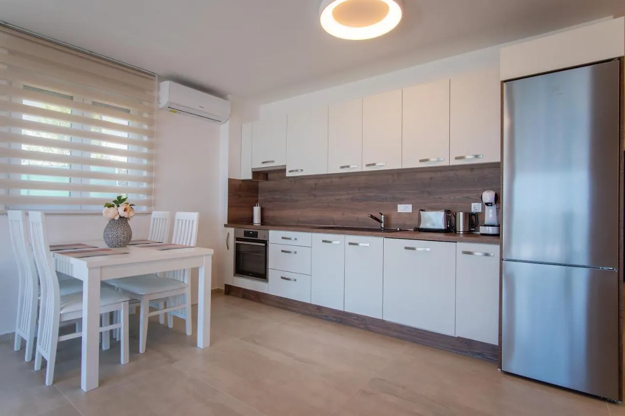 Apartments Mandre I 0*,  Croatia