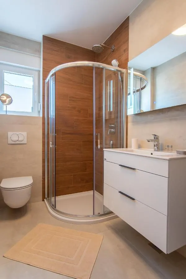 Apartments Mandre I