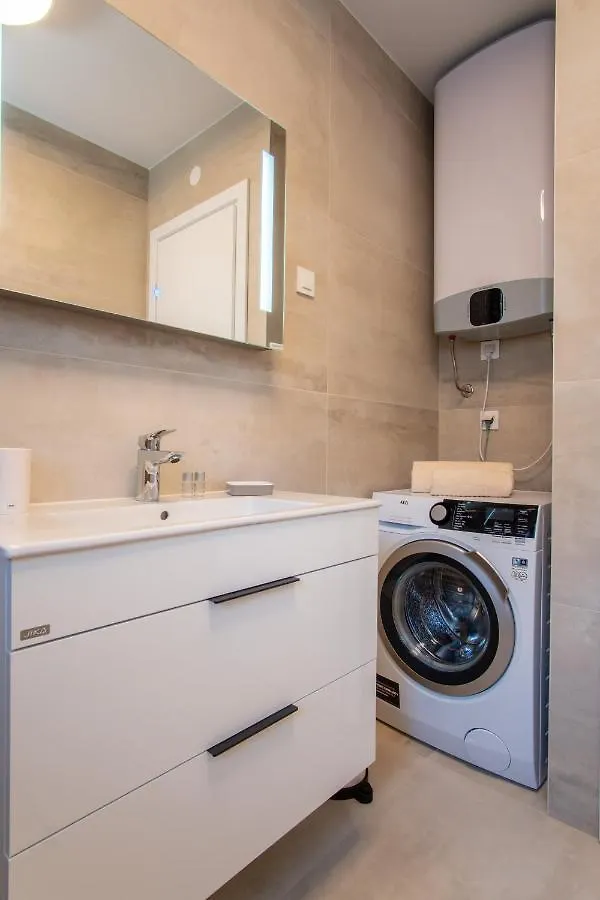 Apartments Mandre I