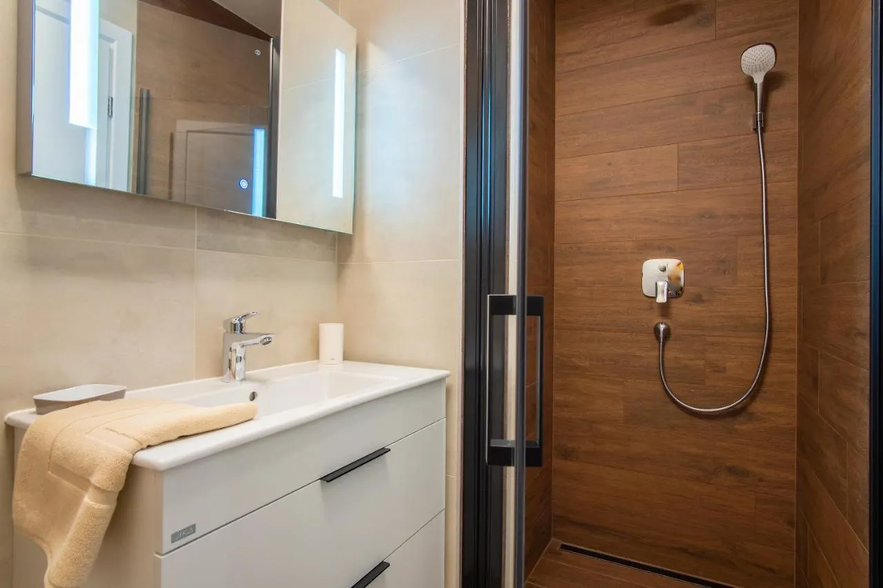 Apartments Mandre I Croatia