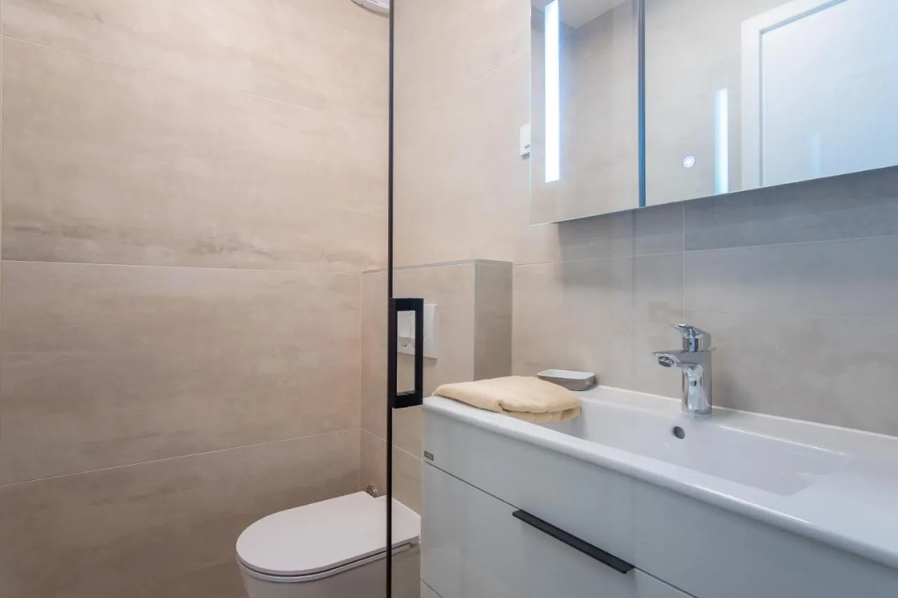 Apartments Mandre I