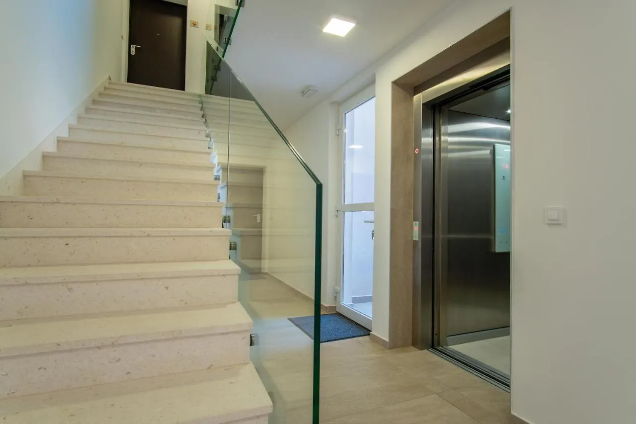 Apartments Mandre I 0*,  Croatia