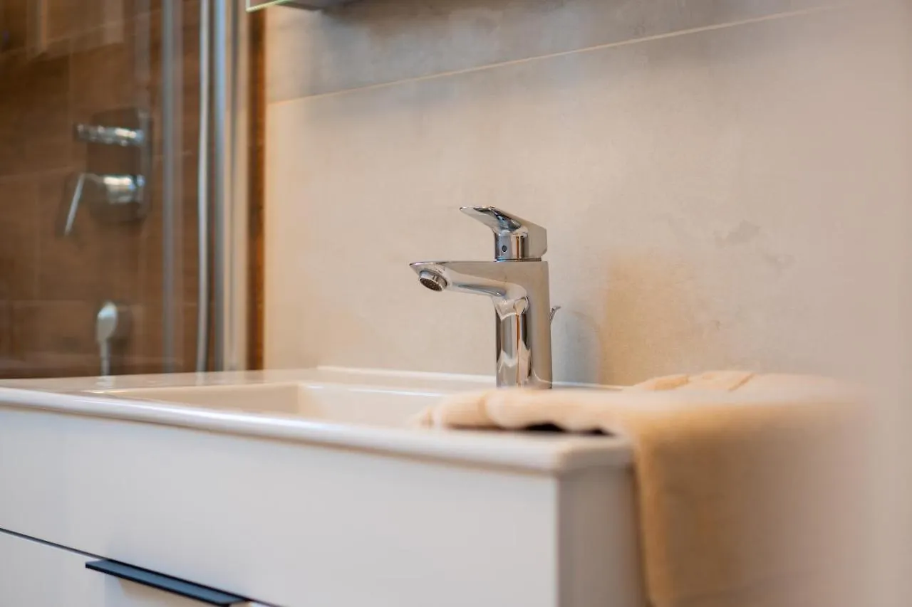 Apartments Mandre I 0*,
