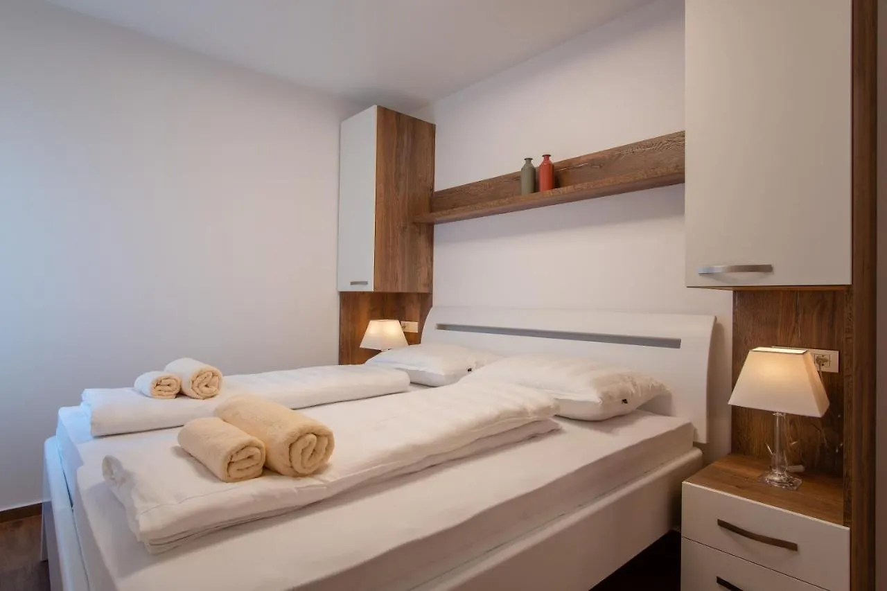 Apartments Mandre I 0*,  Croatia