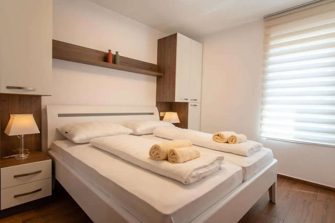 Apartments Mandre I Croatia