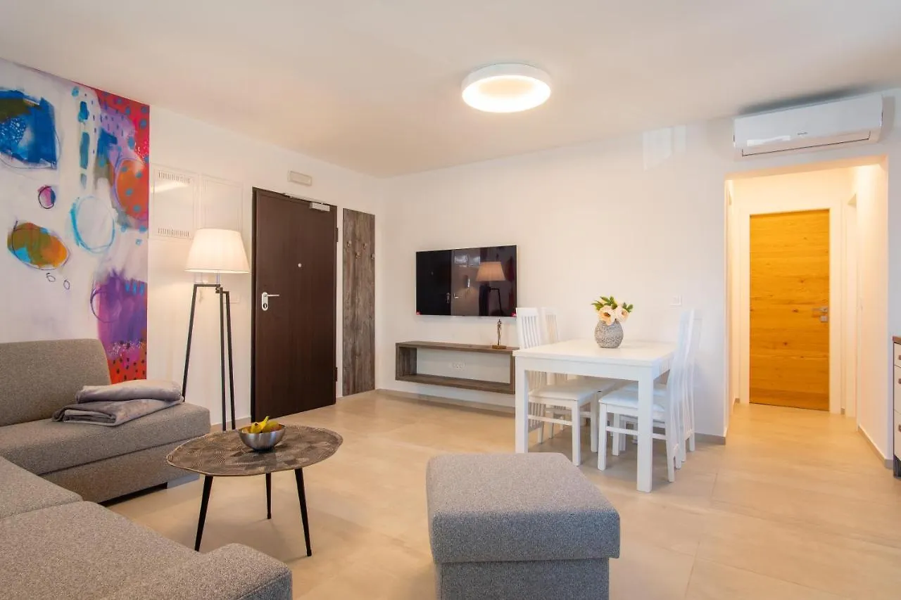 Apartments Mandre I